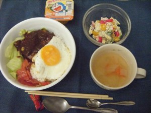 08月13日昼食-ロコモコ