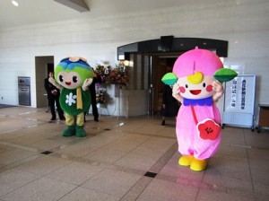 100周年式典の様子〜ご来場時　トッピーとももかちゃんがお出迎え〜