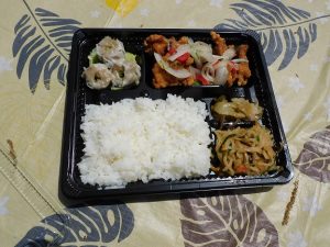 「お弁当での昼食🍚」